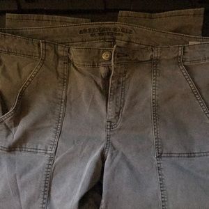 American Eagle khaki army capris